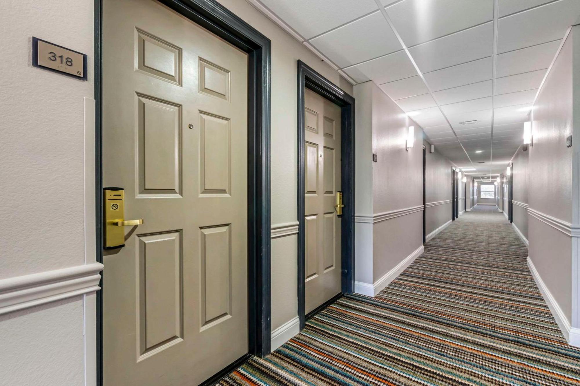 Country Inn & Suites By Radisson, Tampa Airport North, Fl West Chase Exterior photo